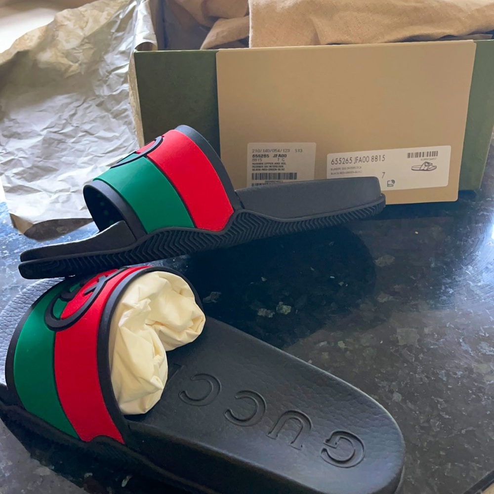 GG AUTHENTIC GUCCI GG INTERLOCK SLIDES BRAND NEW NEVER WORN! 🔥🔥